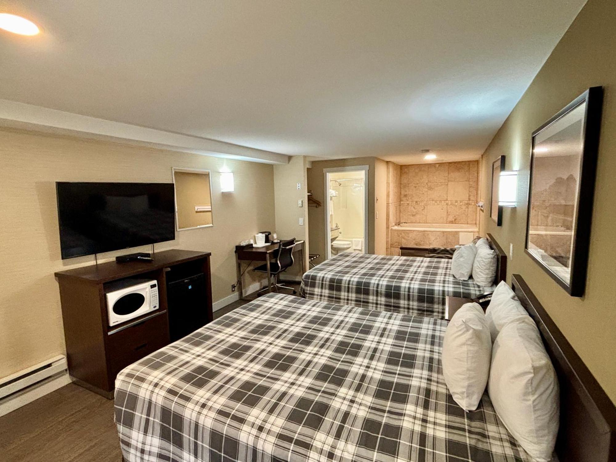 Rodeway Inn & Suites Kamloops Exterior foto