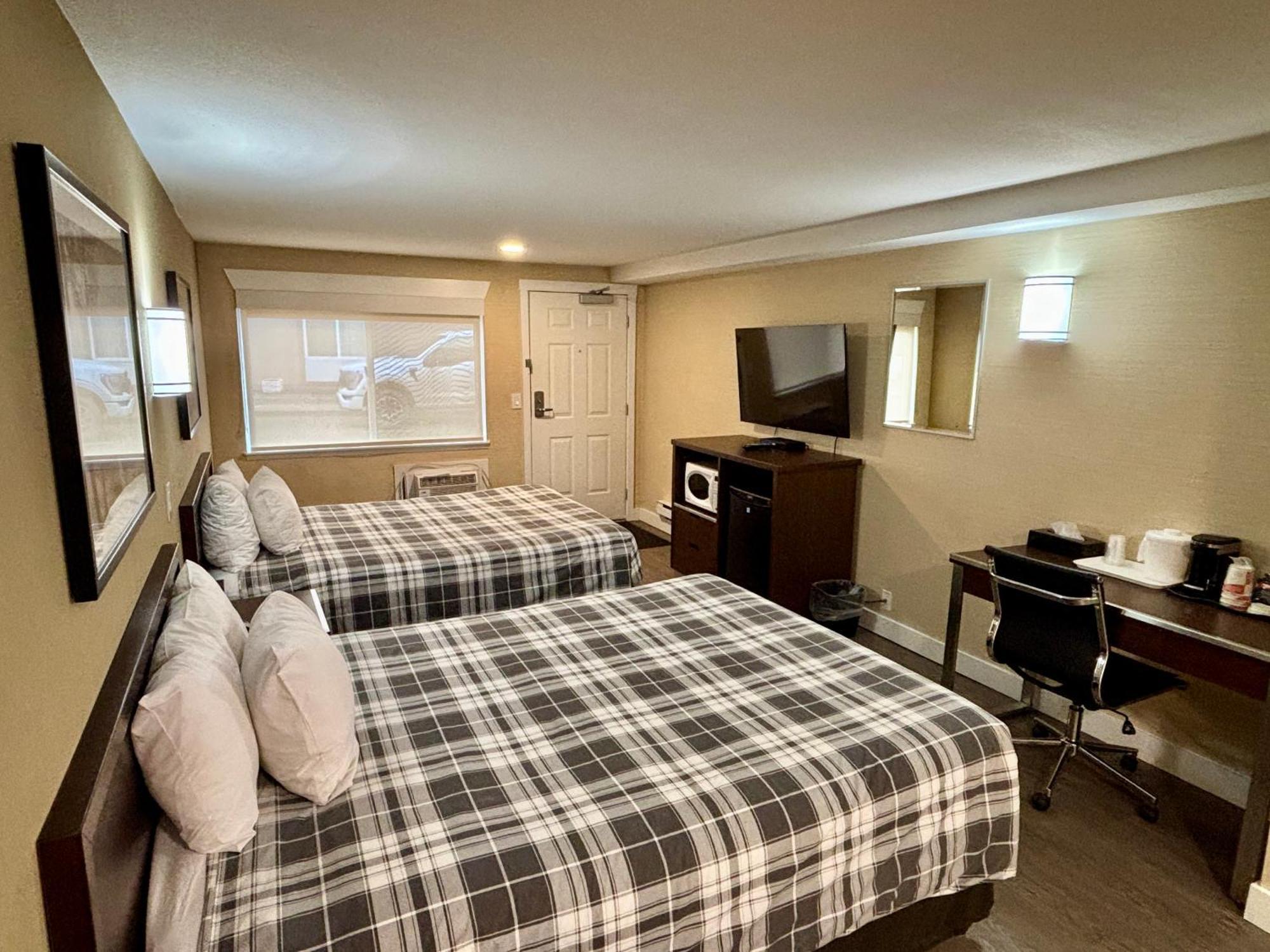 Rodeway Inn & Suites Kamloops Exterior foto