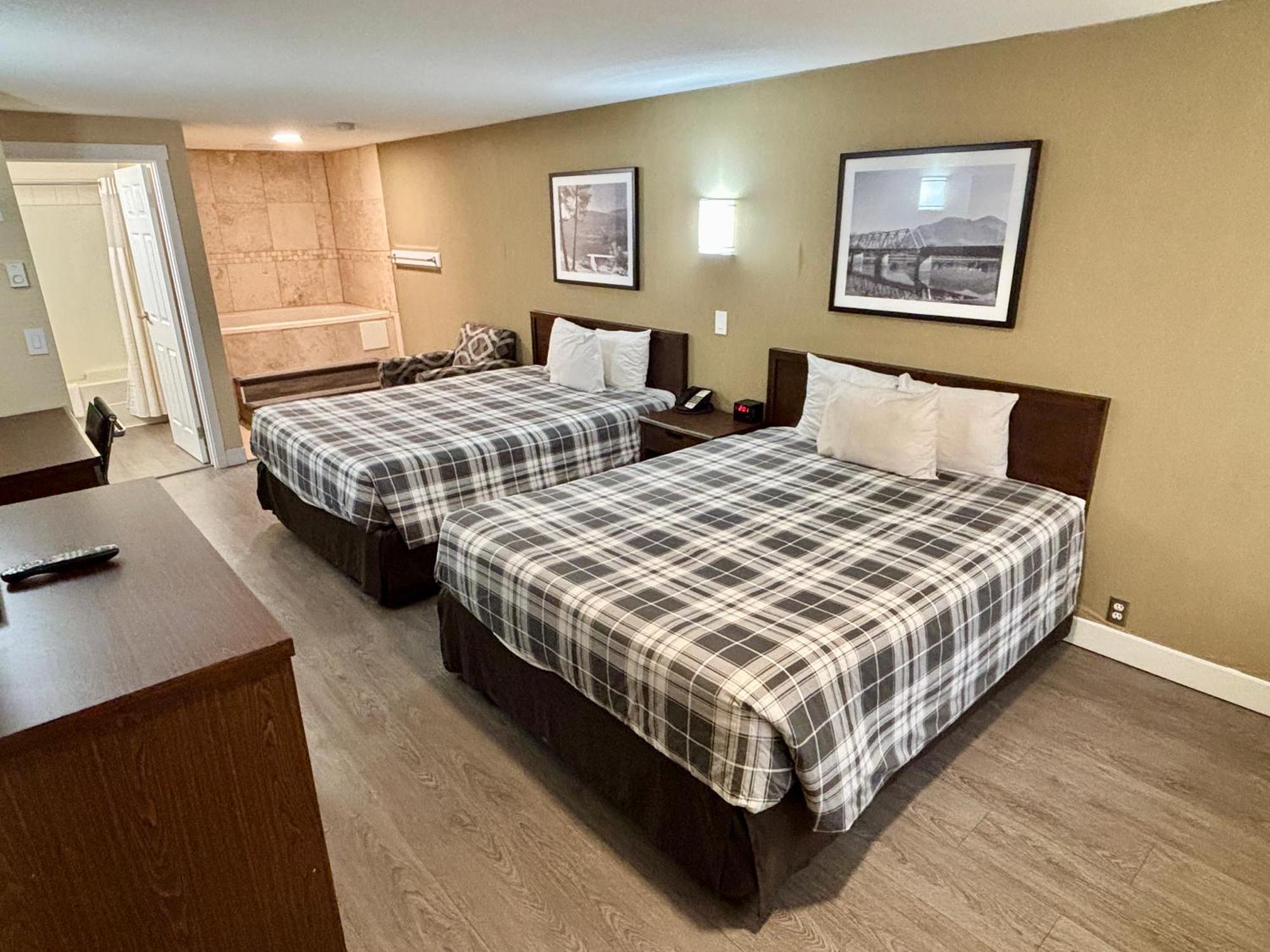 Rodeway Inn & Suites Kamloops Exterior foto