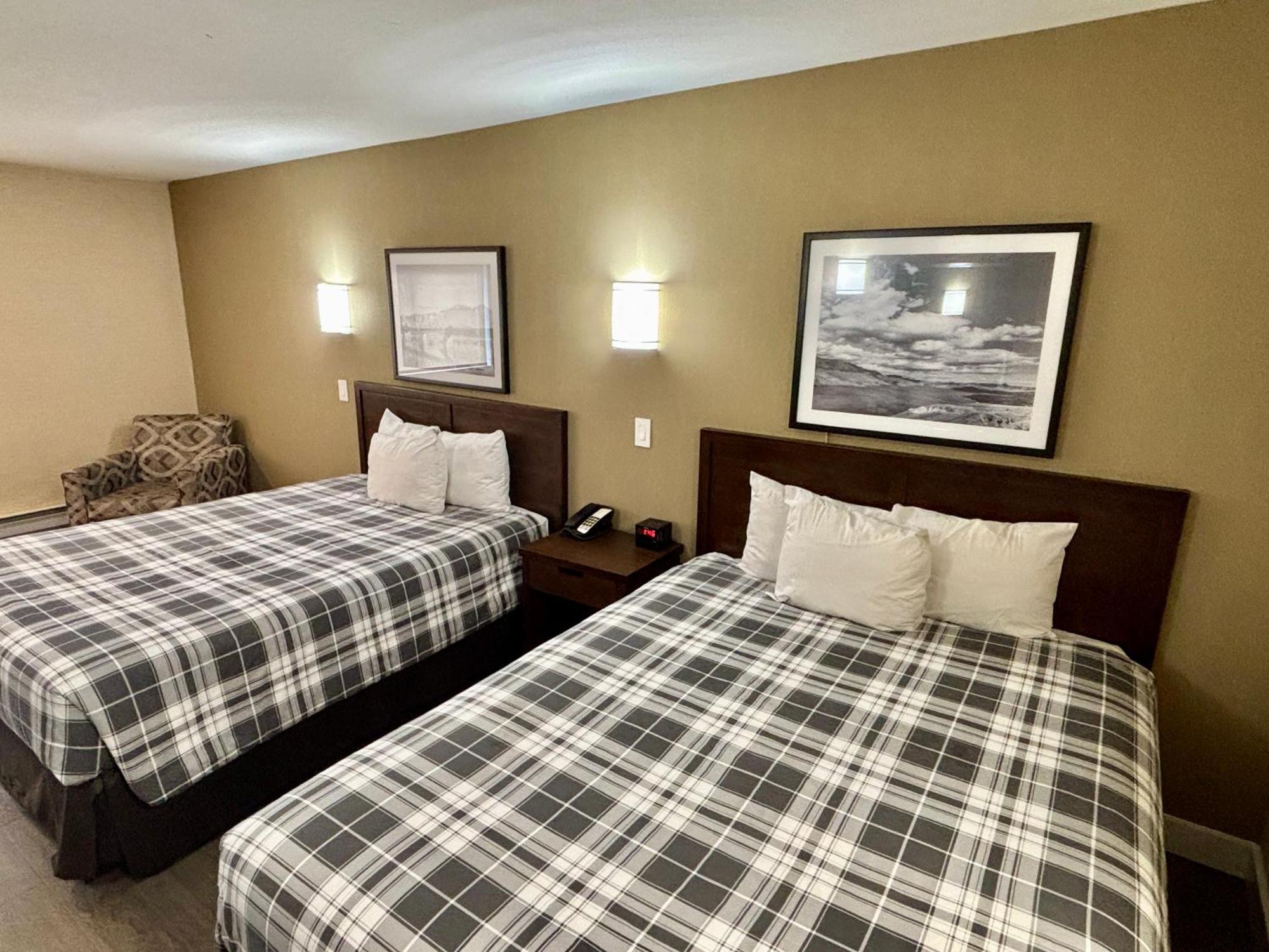 Rodeway Inn & Suites Kamloops Exterior foto