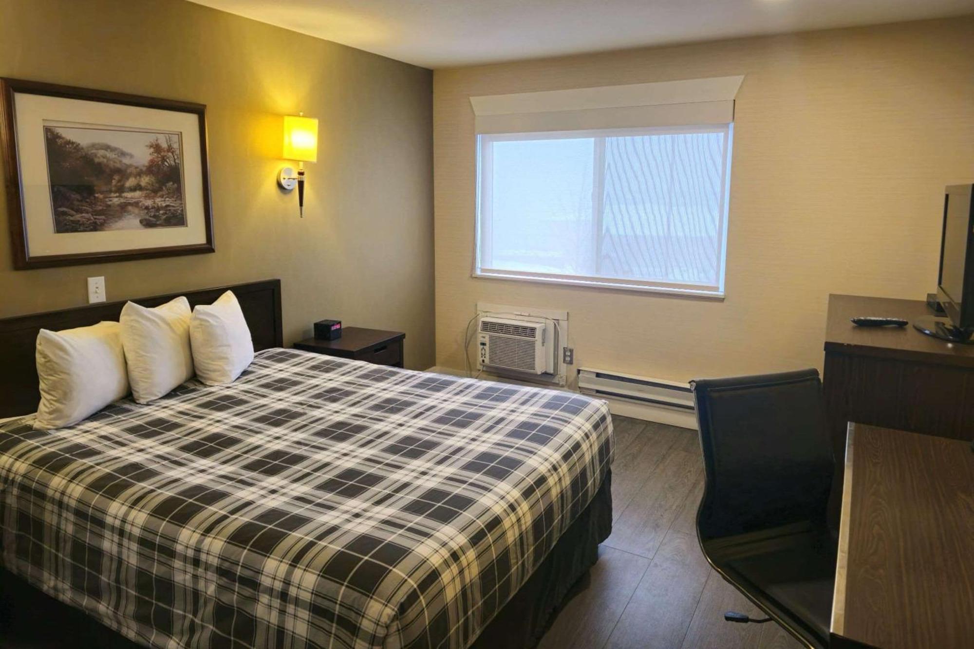 Rodeway Inn & Suites Kamloops Exterior foto