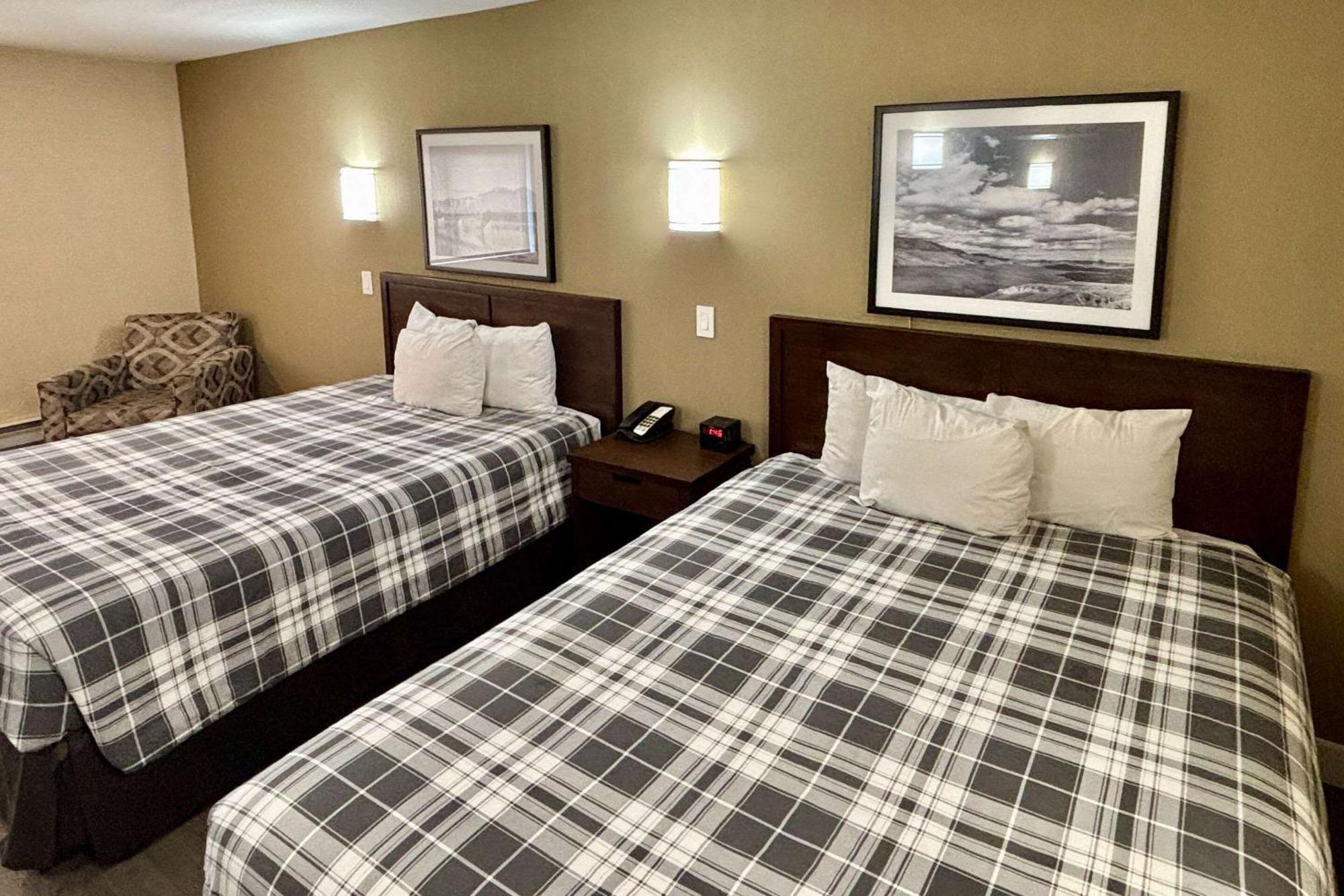 Rodeway Inn & Suites Kamloops Exterior foto