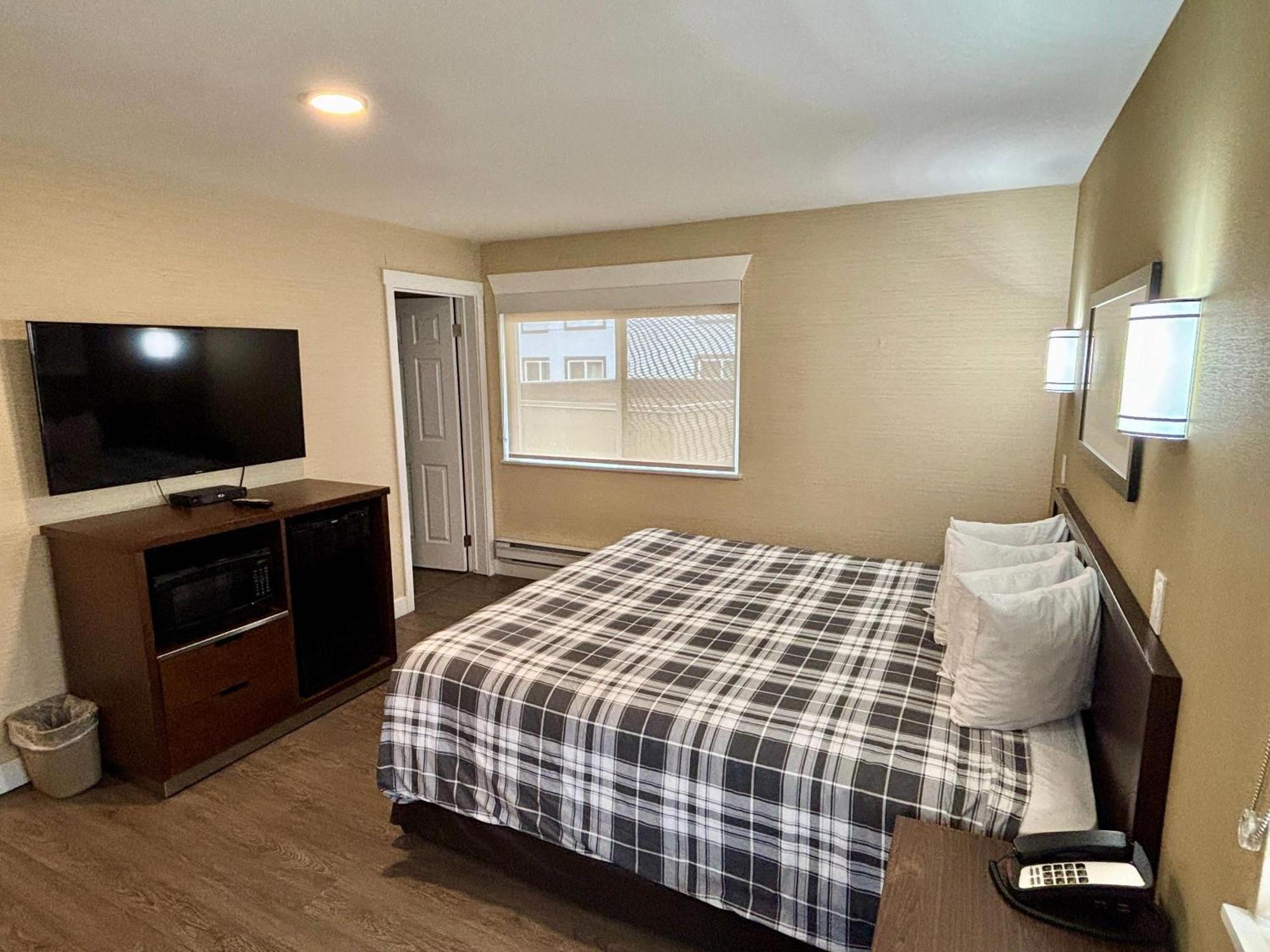 Rodeway Inn & Suites Kamloops Exterior foto